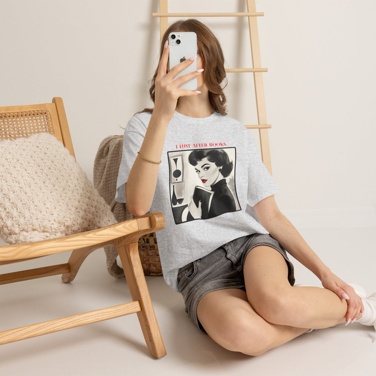 Book Lover T-Shirt — “I Lust After Books” Retro Vintage Graphic Tee
